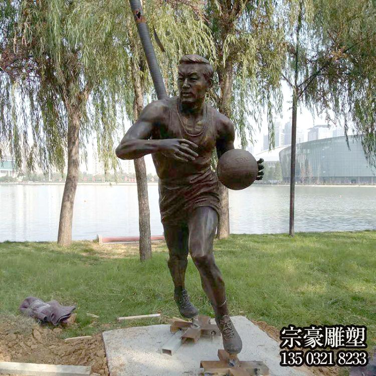 純銅鑄造籃球運(yùn)動(dòng)員雕塑